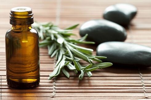 Olio dell'albero del tè per il trattamento dei funghi delle unghie